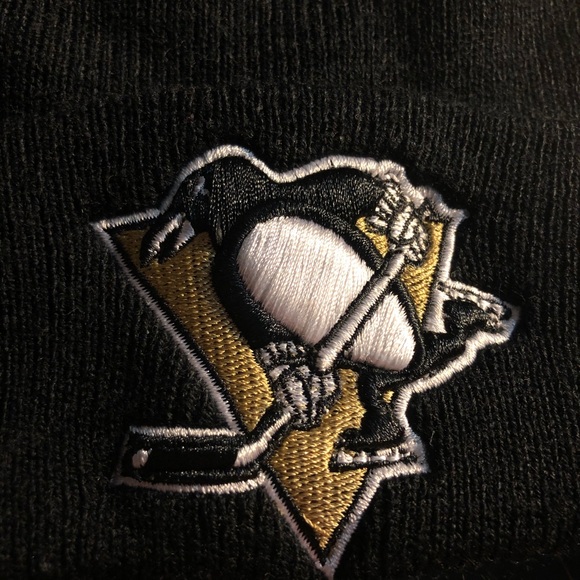 Hockey Beanie ( Quality ) - Picture 2 of 2